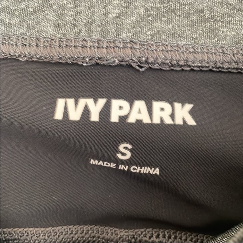 IVY PARK Athletic Work Out Legging Capris Gray Women's Size Small - Picture 4 of 7